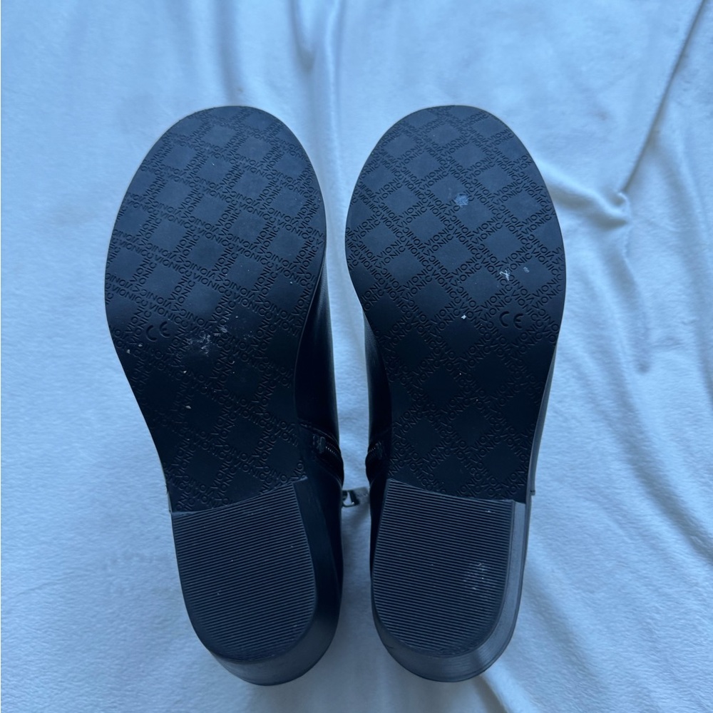 Vionic heeled booties - Picture 9 of 11